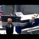 Automaattinen Cola-pullojen etiketöintikone